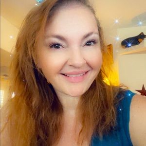 Meet your Posher, Carrie